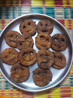 பொட்டேட்டோ ஸ்மைல்(potato smiley recipe in tamil) செய்முறை முக்கிய புகைப்படம்