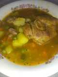 Sopa de hueso de cerdo