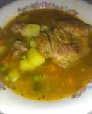 Sopa de hueso de cerdo