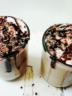 कोल्ड कॉफ़ी विध आइसक्रीम (Cold coffee with ice cream recipe in Hindi) रेसिपी मुख्य फोटो