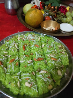 लौकी की बर्फी(lauki ki barfi recipe in hindi) रेसिपी मुख्य फोटो