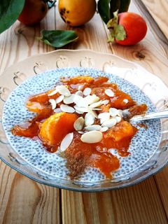 Una foto de Desayuno de Chía con caquis - veggie