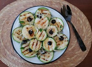 Una foto de Ensalada de calabacitas asadas