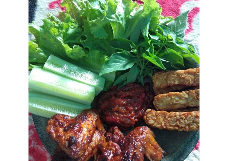 Lalapan Ayam Panggang
