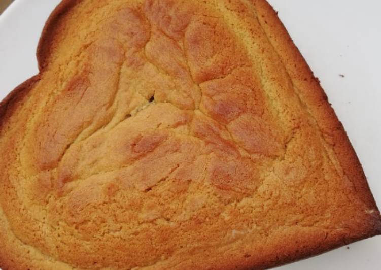 Heart shaped sponge cake 😋