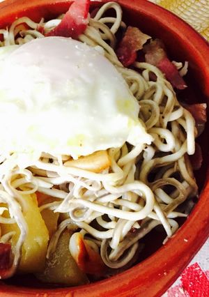 Una foto de Gulas con Huevo, Patatas y Jamón
