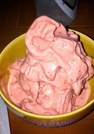 รูปของ Healthy Strawberry Ice Cream (เจ)