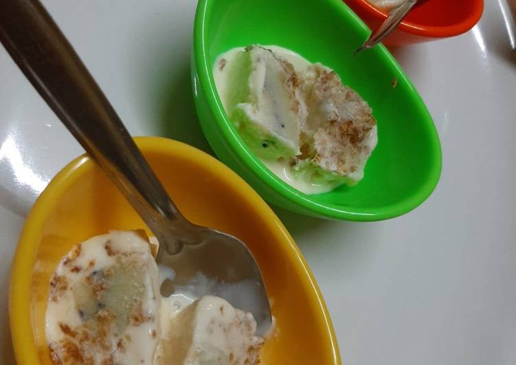 Kiwi ice cream dessert