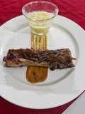Costillas BBQ con café y piña