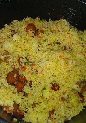 Una foto de Arroz con chorizo, pollo y molida