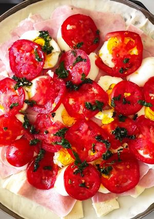 Una foto de Tarta de jamón, queso y tomate