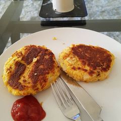 A picture of Rough salmon and potato cakes.