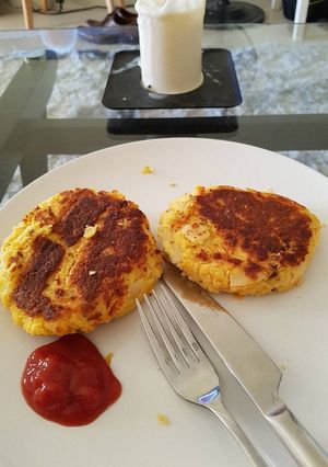 A picture of Rough salmon and potato cakes.