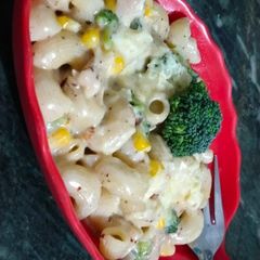 A picture of Broccoli chicken macaroni.