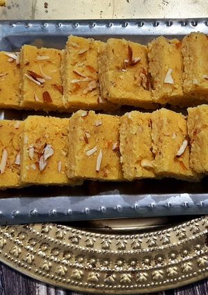 A picture of Kesari Suji Burfee.