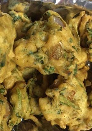A picture of Spinach Onion Fritters.