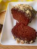 Plumcake al cioccolato fondente con ganache e nocciole