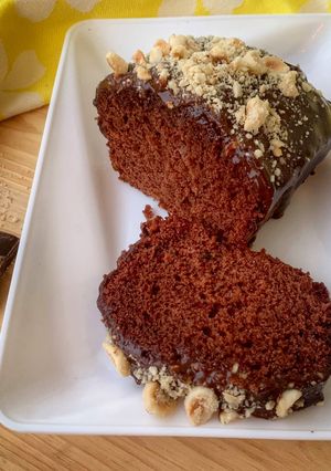 Foto di Plumcake al cioccolato fondente con ganache e nocciole