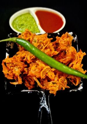 A picture of Onion Pakoda.
