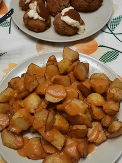Una foto de Noche de bravas y bombas