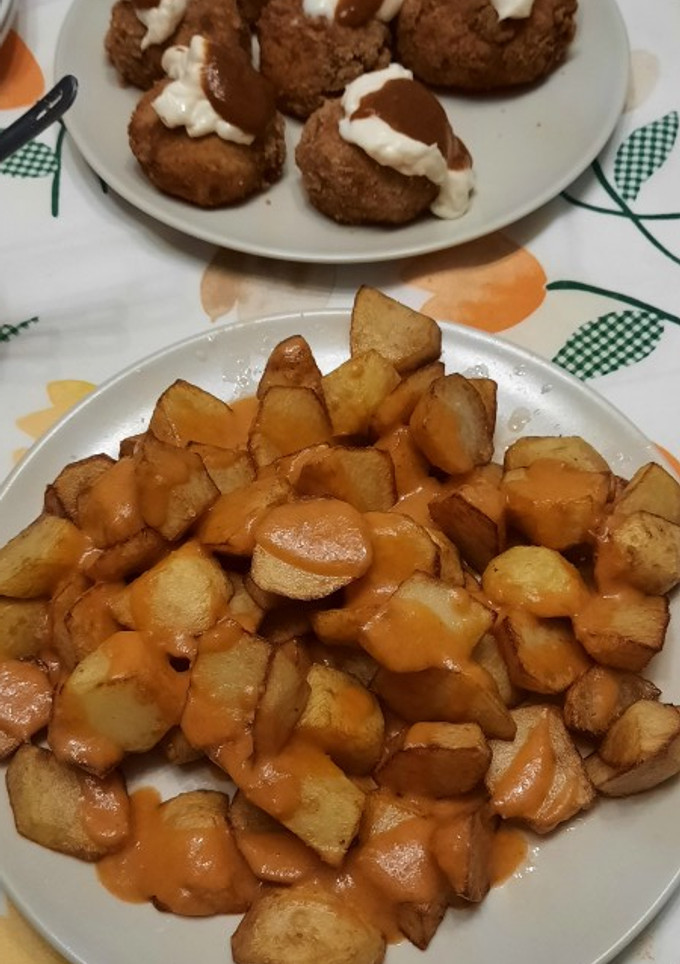 Una foto de Noche de bravas y bombas