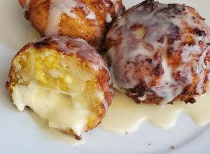 Una foto de Bombas de plátano macho con queso