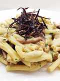 Casarecce con crema di melanzane,  funghi, noci e buccia di melanzana fritta