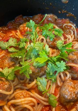 A picture of Spaghetti and meatballs.
