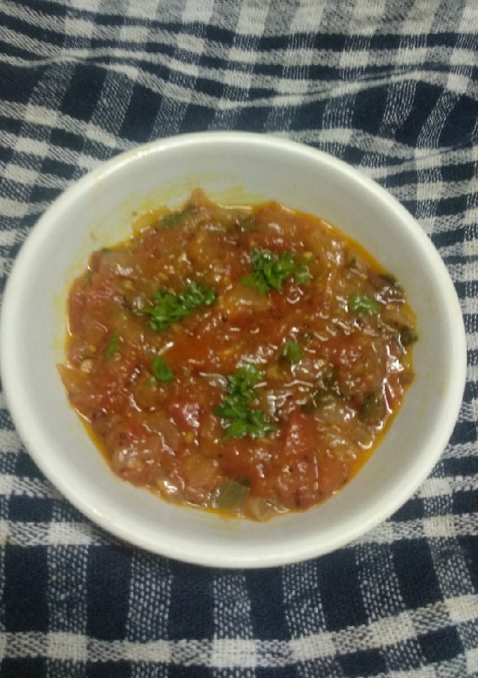 ટામેટા ની ચટણી (Tomato Chutney Recipe In Gujarati) રેસીપી મુખ્ય ફોટો