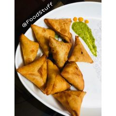 A picture of Chana Dal Samosa.