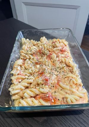 Une photo de Baked feta pasta