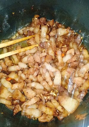 Hình của món Thịt kho mắm ruốc ăn cực nhiều cơm.