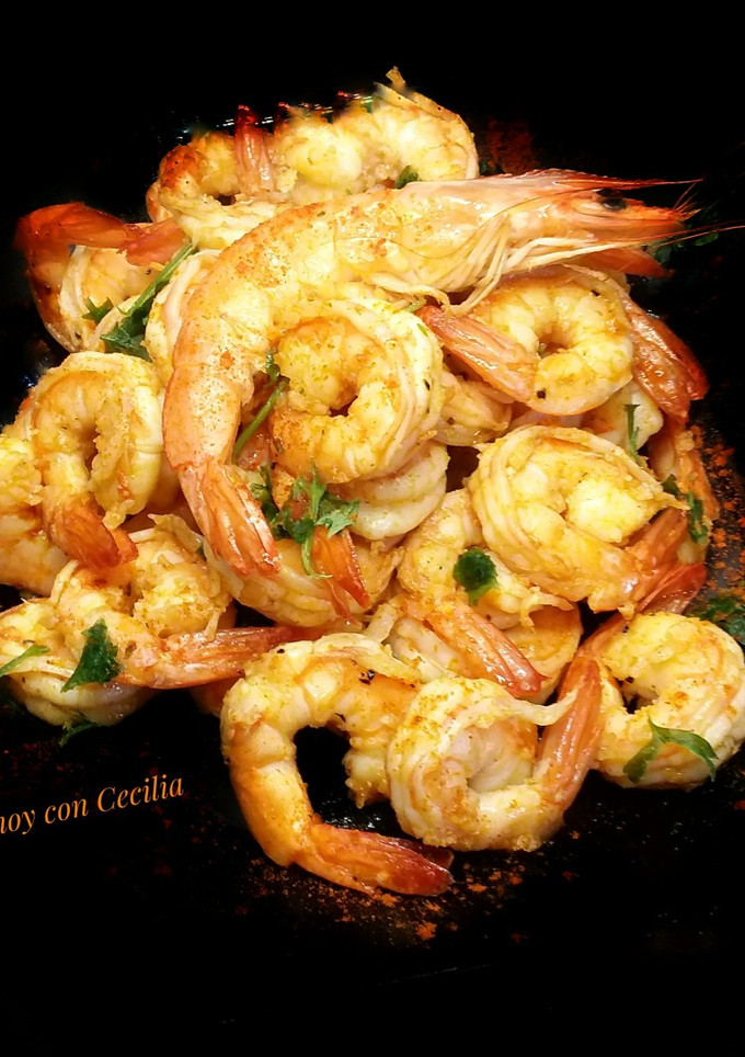 Una foto de Langostinos salteados con ajo aceite y pimentón ahumado