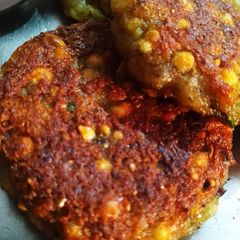 A picture of Sabudana bonda.