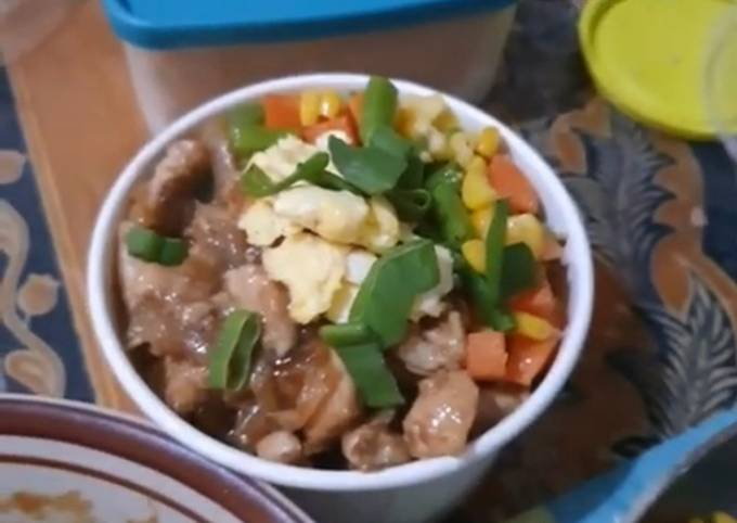 Cara Gampang Menyiapkan Chicken don buri ala fe, Menggugah Selera