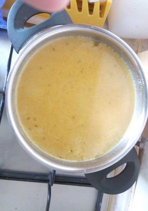 A picture of Chicken cream soup.