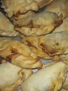 Una foto de Empanadas de carne cortadas a cuchillo😋