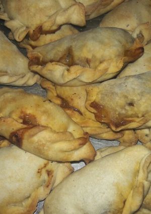 Una foto de Empanadas de carne cortadas a cuchillo😋