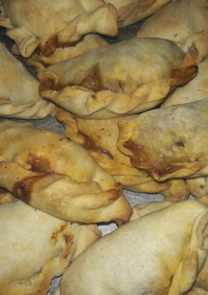 Una foto de Empanadas de carne cortadas a cuchillo😋