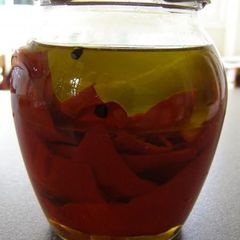 A picture of Peppers preserved in oil.