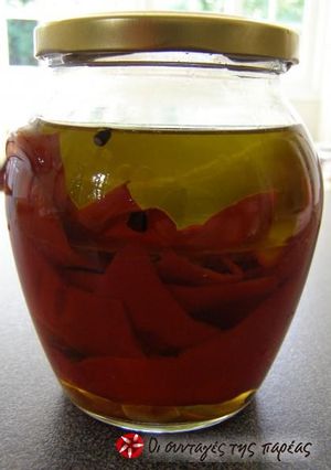 A picture of Peppers preserved in oil.