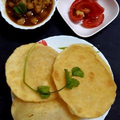 A picture of Bhature (instant).