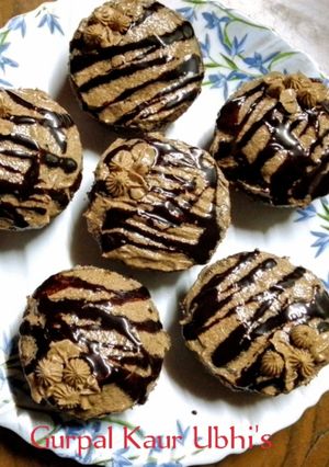 A picture of Velvet Surprise Chocolate Cupcakes.
