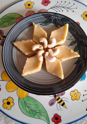 A picture of Super healthy Kaju Katli.