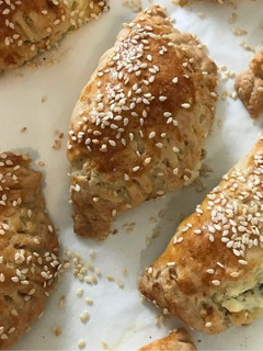 A picture of Greek style cheese puffs (kourou).