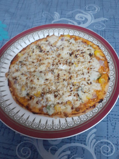 पिज़्ज़ा (pizza recipe in Hindi) रेसिपी मुख्य फोटो