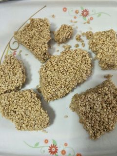 તલ ની ચીકી (Til Chiki Recipe In Gujarati) રેસીપી મુખ્ય ફોટો