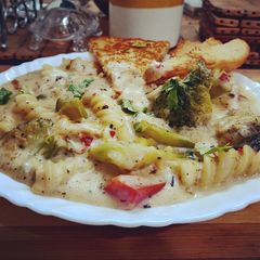 A picture of White Sauce Pasta.