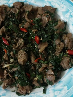 Hình của món Thịt bò xào lá lốt.