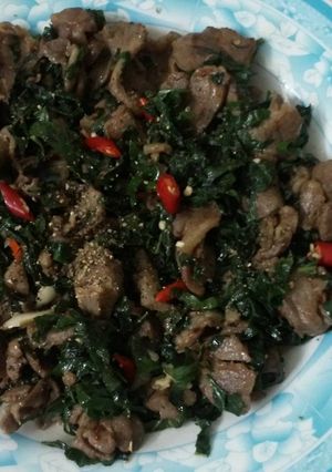 Hình của món Thịt bò xào lá lốt.